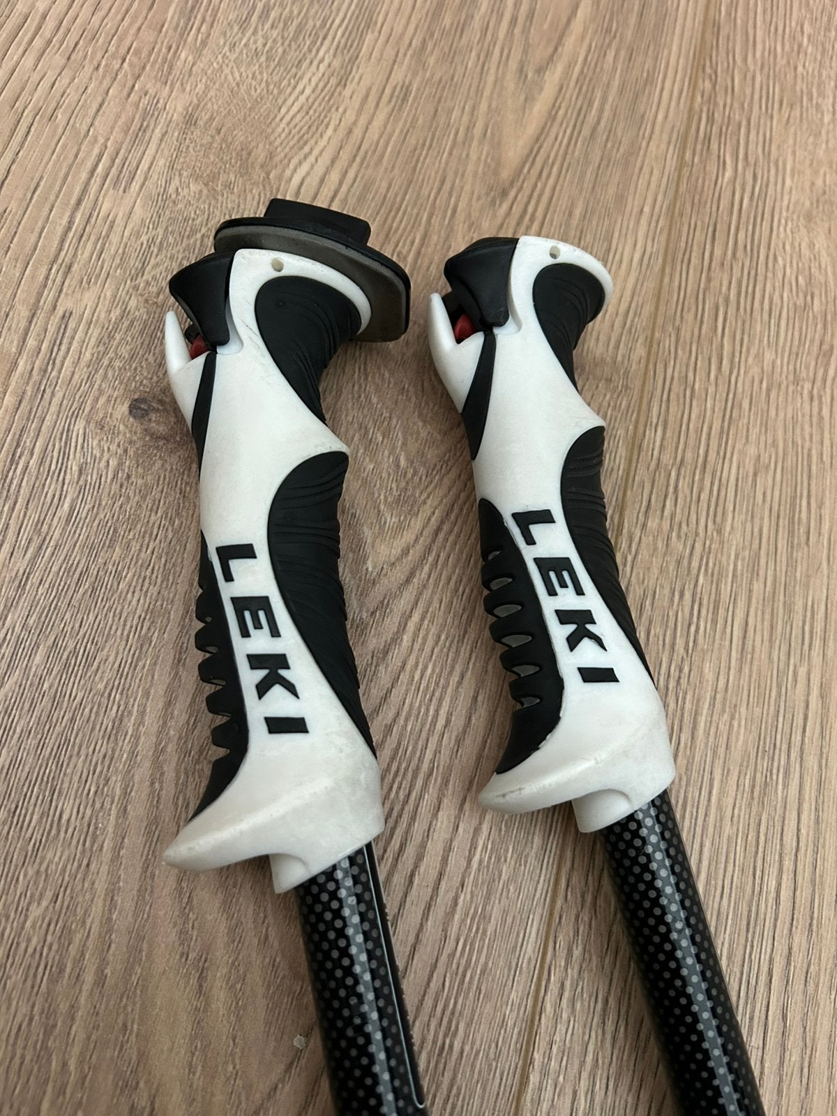 Compl. Leki Trigger S skistokken 125 cm + Leki handschoenen, Stokken, 100 tot 140 cm, Zo goed als nieuw, Ophalen