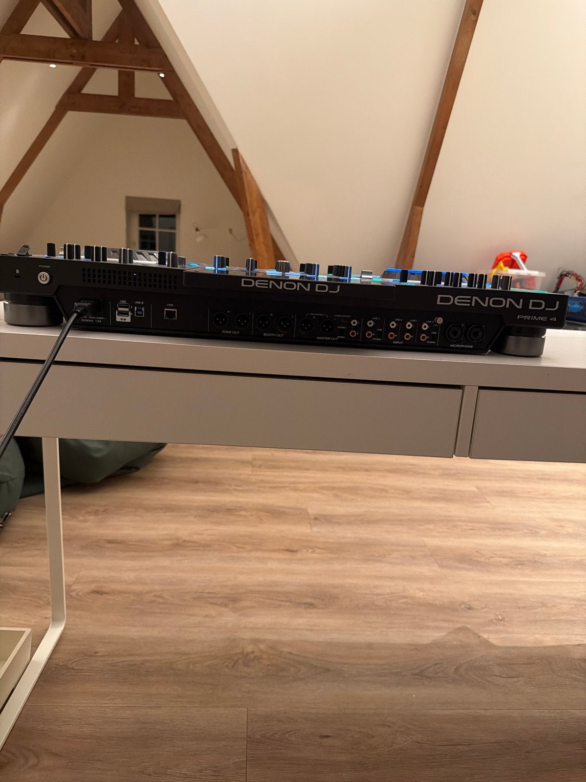 Foto 4 van Denon DJ Prime 4 - Professionele DJ Controller