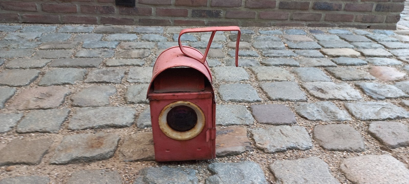 Vintage Seinlamp Batavier Rood/Wit met Patina, Ophalen of Verzenden