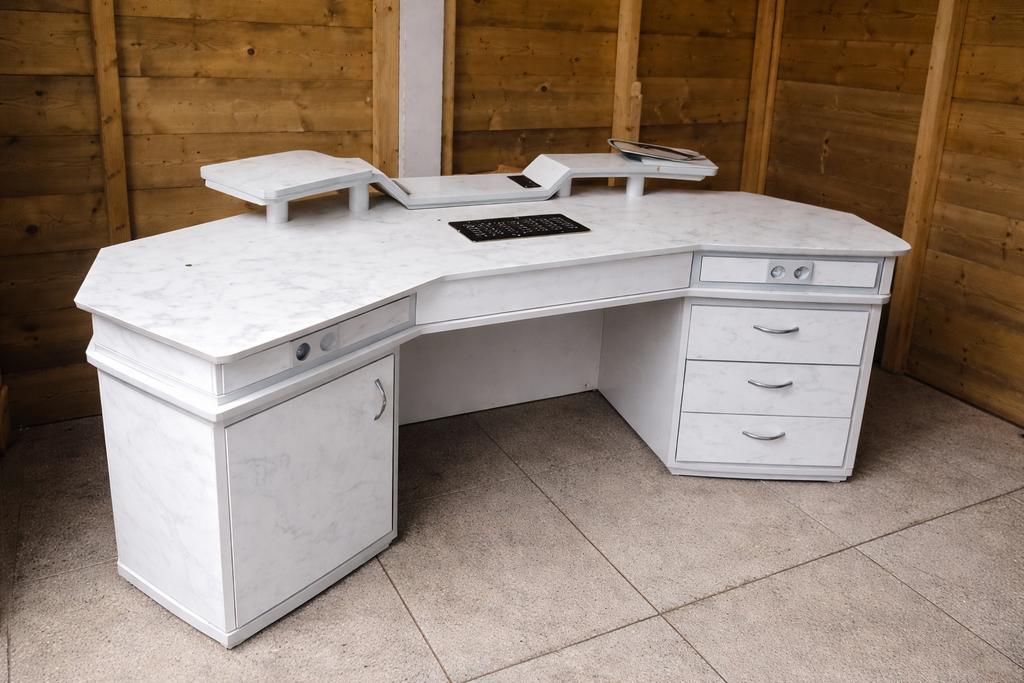 Manicure tafel, Ophalen of Verzenden, Gebruikt, Handen en Nagels