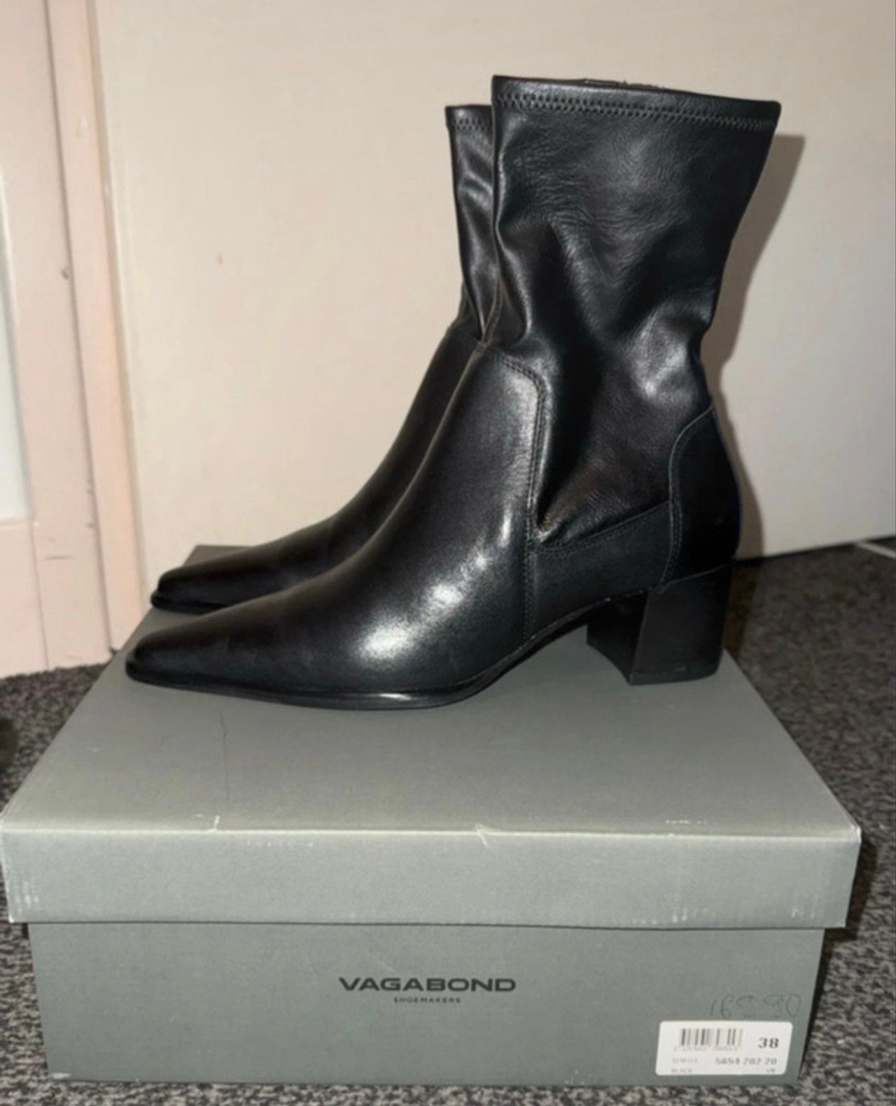 Vagabond Giselle Black leather heels size 38, Kleding | Dames, Schoenen, Ophalen of Verzenden, Zo goed als nieuw, Zwart, Lage of Enkellaarzen