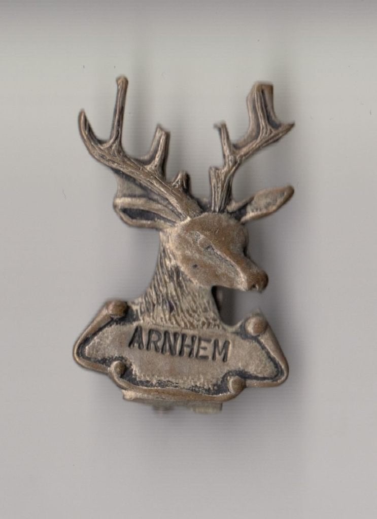 Arnhem Hert broche, Verzamelen, Speldjes, Pins en Buttons, Gebruikt, Speldje of Pin, Overige onderwerpen, Ophalen of Verzenden