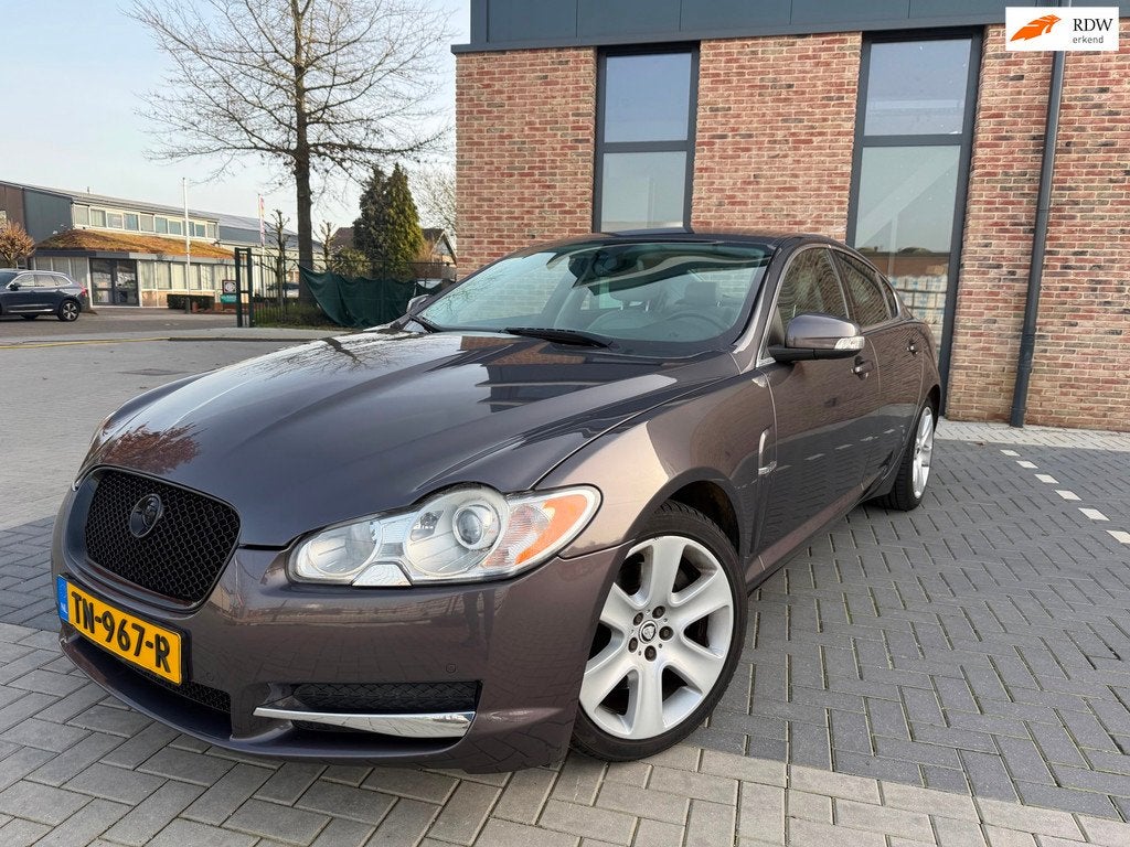 Jaguar XF 4.2 V8 Premium Luxury BOUWT DRUK OP HET KOELSYSTEE, Auto's, Jaguar, Achterwielaandrijving, Gebruikt, 8 cilinders, 1850 kg