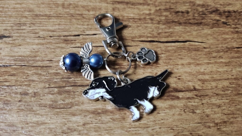 Sleutelhanger groot Teckel zwart emaille beschermengeltje, Verzenden, Nieuw, Dier of Natuur