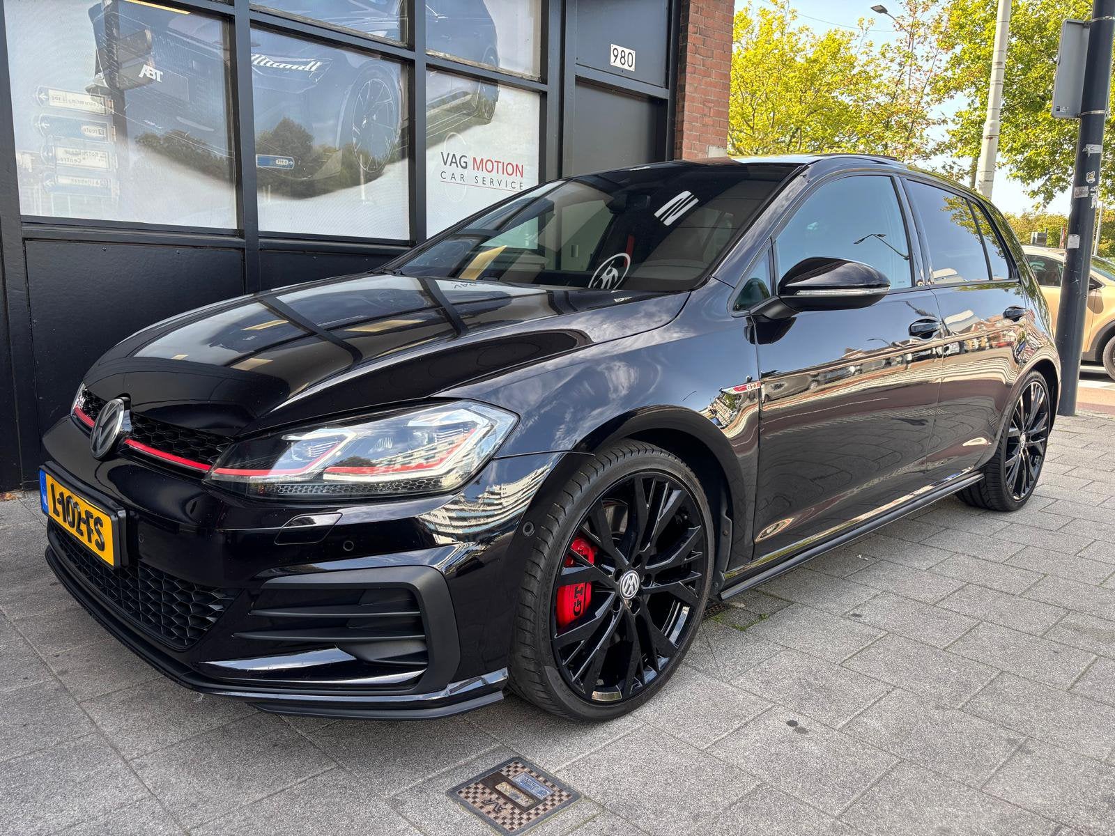 Volkswagen Golf 2.0 GTI 245pk 7-DSG 2019 Pano/Camera, Auto's, 1345 kg, 4 cilinders, 1984 cc, Zwart