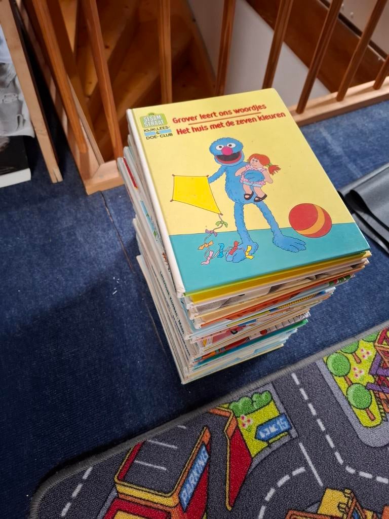 Te koop 30 Sesamstraat boeken  1 euro per stuk, Ophalen, Zo goed als nieuw, Sprookjes