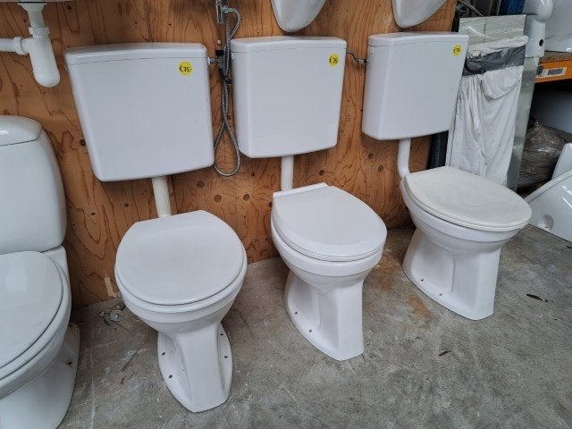 toilet met laaghangend geberit reservoir, vlakspoel toilet, Doe-het-zelf en Verbouw, Sanitair, Ophalen, Gebruikt, Toilet