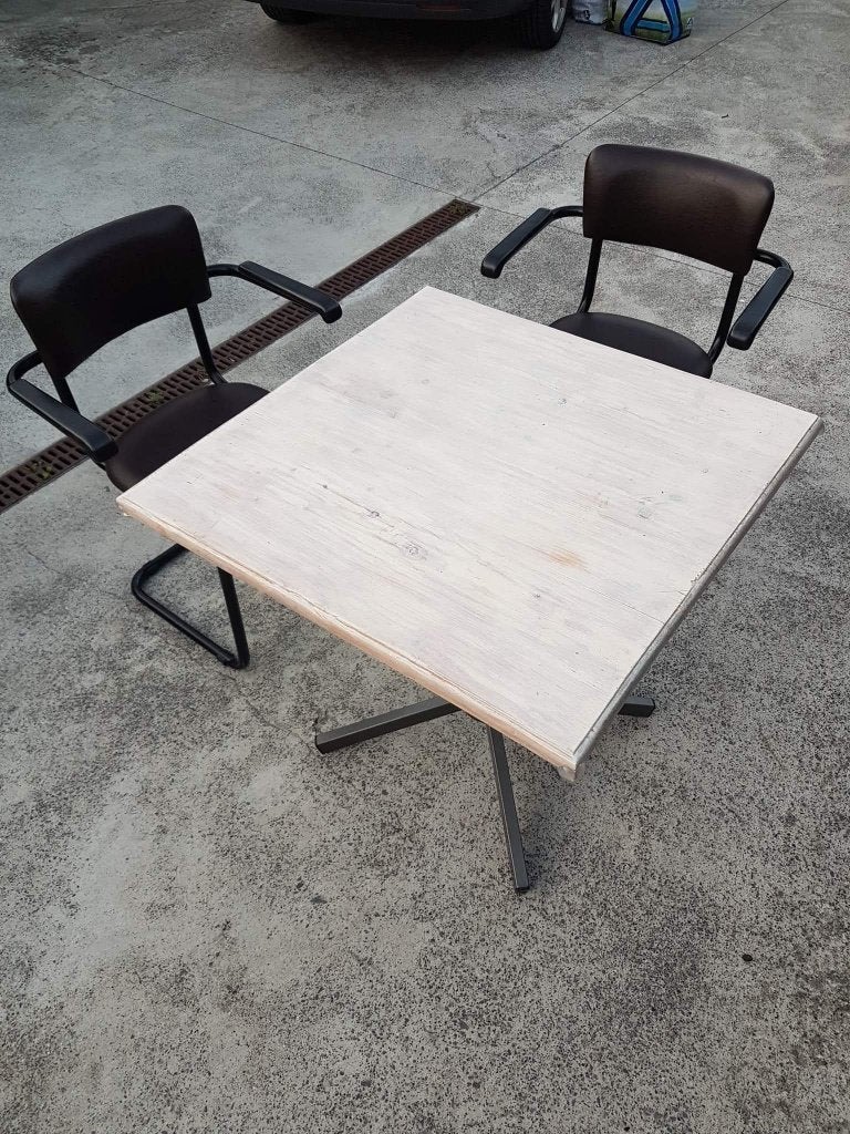 2x slede stoel, met armleuningen, en/of tafel vierkant, Ophalen, 50 tot 100 cm, Vierkant, Tot twee personen