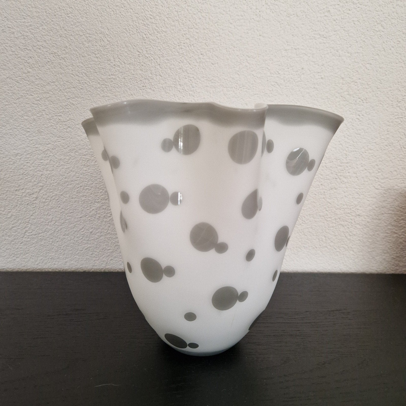 Anker Iversen vintage  Deense melkglas vaas met grijze stipp, Ophalen of Verzenden