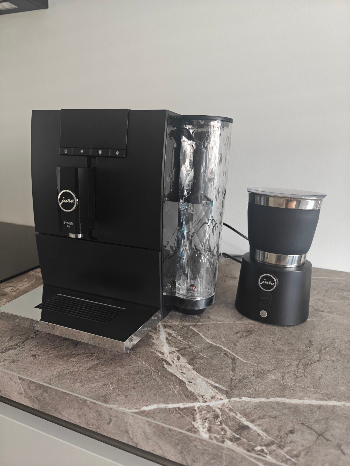 Jura ENA 4 volautomatische koffiemachine met melkopschuimer, Witgoed en Apparatuur, Koffiezetapparaten, Koffiemachine, Zo goed als nieuw