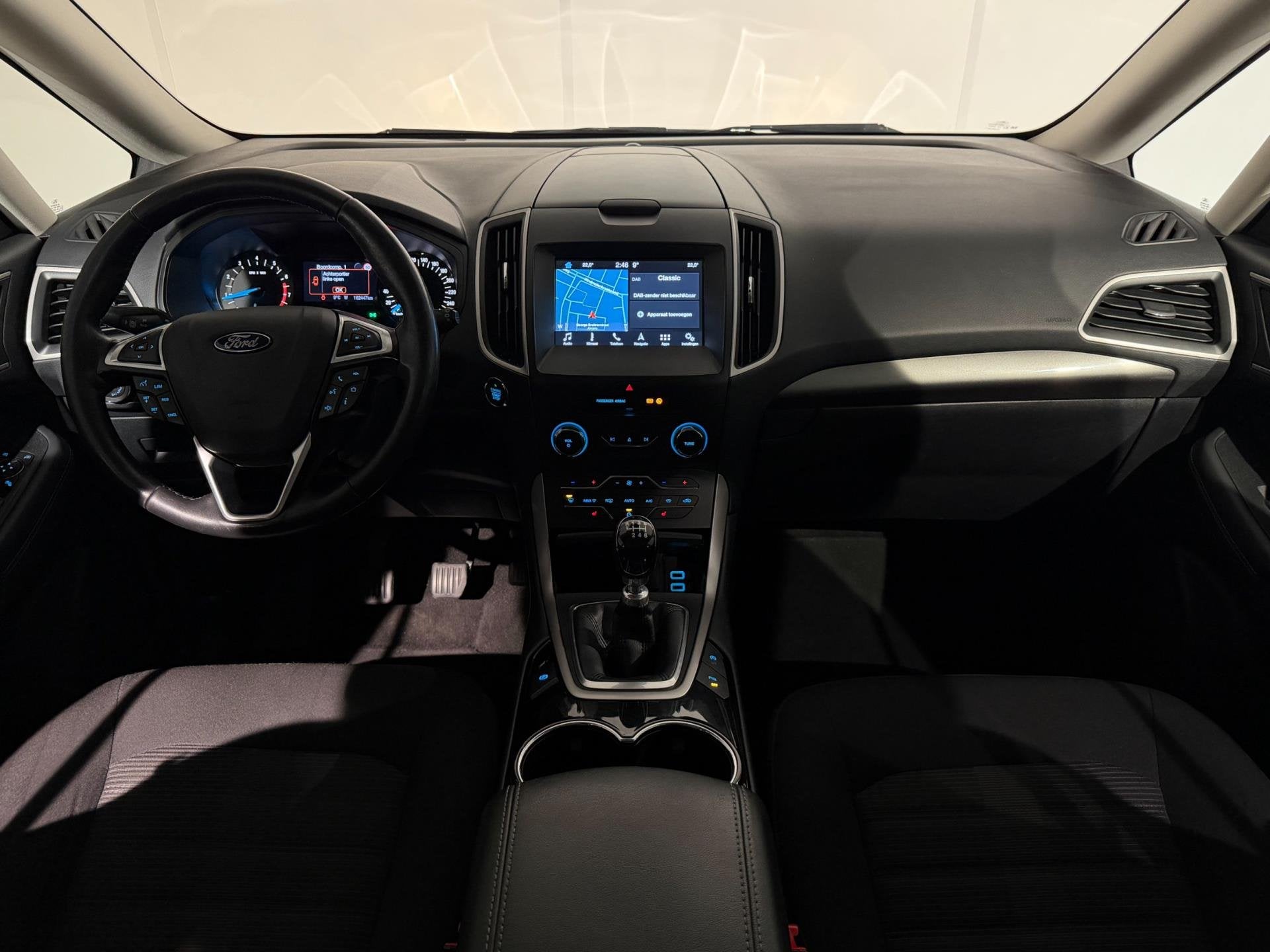 Ford Galaxy 1.5 Titanium 7p /Clima/Cruise/PDC/NAVI/CarPlay/L, Auto's, Ford, Voorwielaandrijving, 4 cilinders, 7 stoelen, Zwart