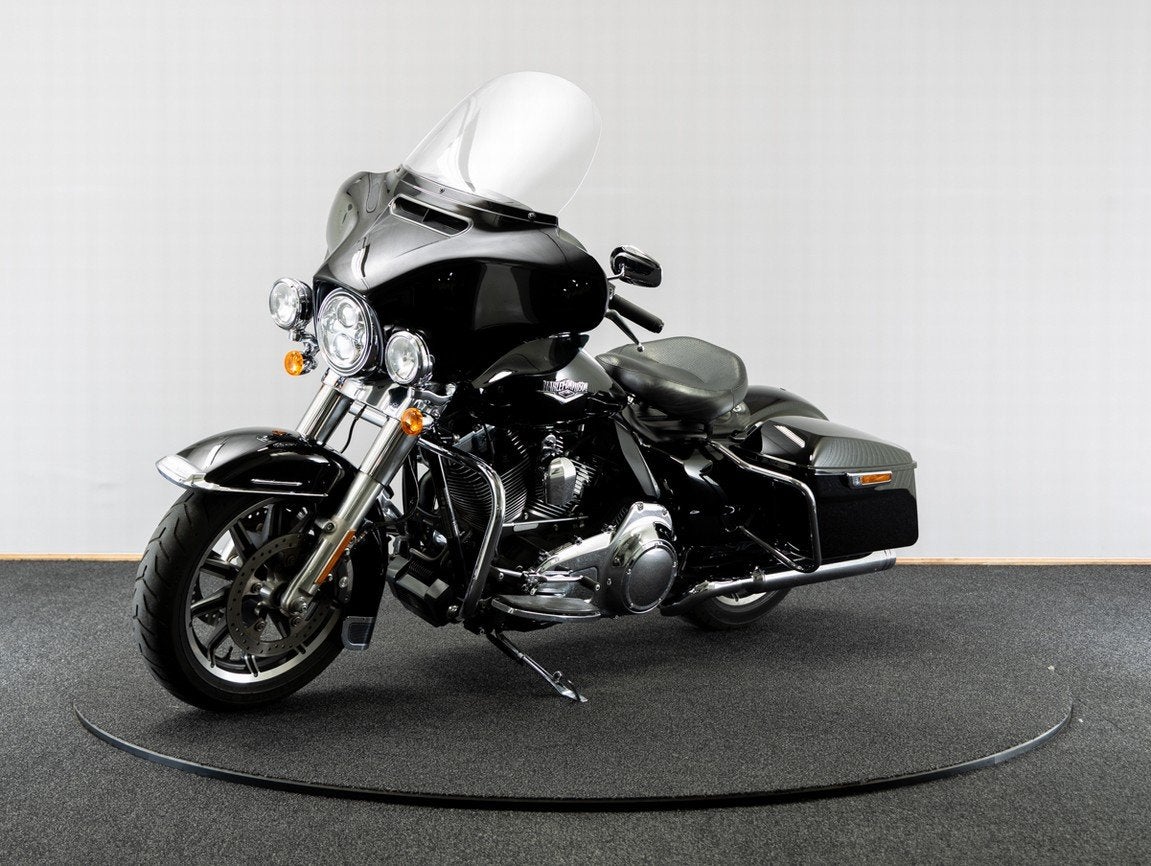 Harley-Davidson FLH Electra Glide (bj 2015), Motoren, LED Verlichting, Bedrijf, Toermotor, Laan van Vredenoord 33
2289 DA  Rijswijk ZH, NL