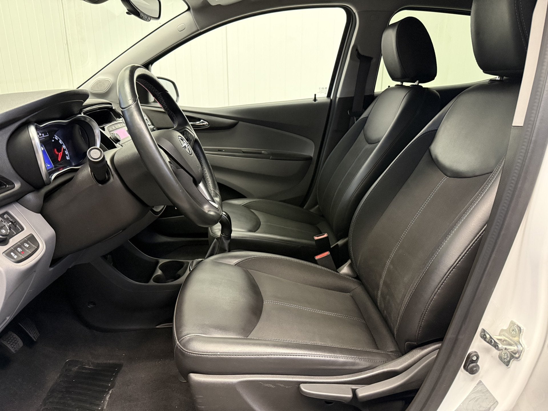 Opel KARL 1.0 ecoFLEX Innovation AIRCO/ECC-LEDER-LMV-CRUISE, Voorwielaandrijving, Gebruikt, Leder en Stof, Wit
