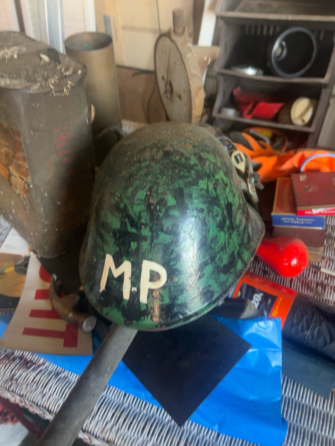 Vintage MP Legerhelm - Militaria Collectie, Ophalen, Overige soorten, Overige gebieden, Helm of Baret