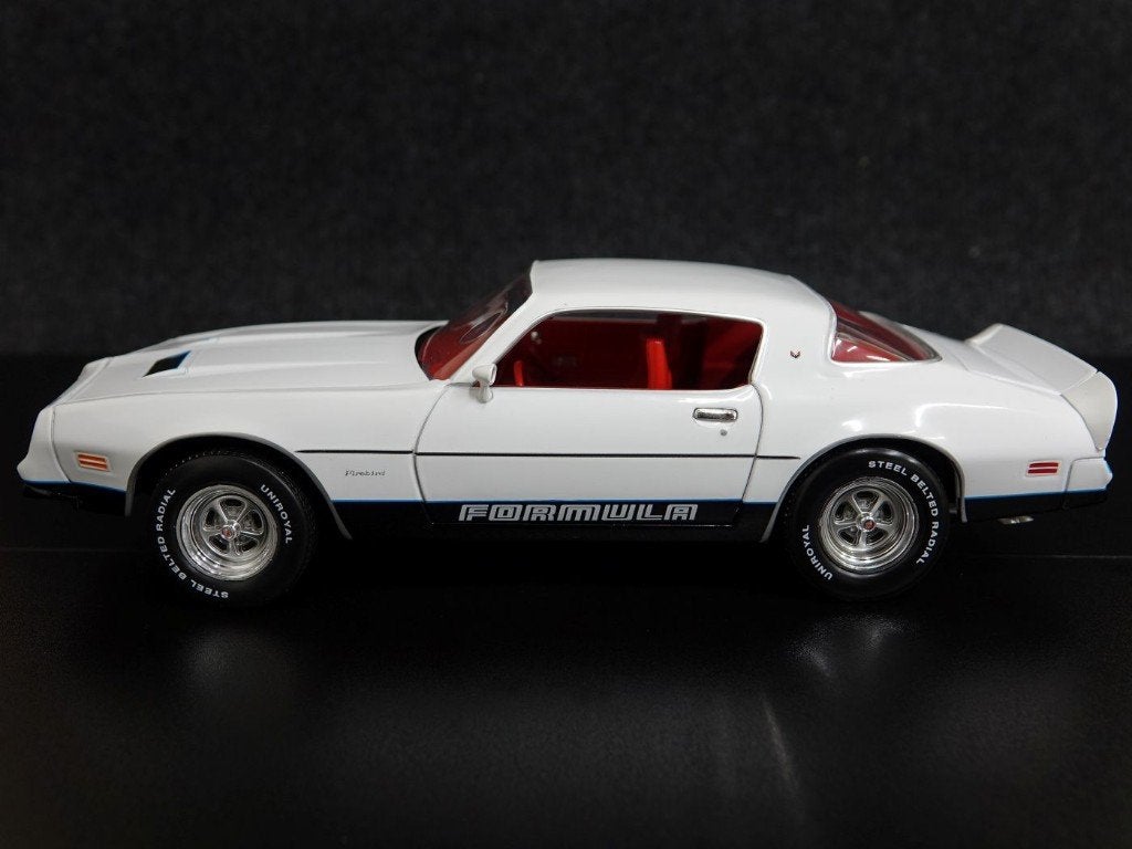 AutoWorld 1:18 1977 Pontiac Firebird Formula, Overige merken, AutoWorld, Auto, Onbekend