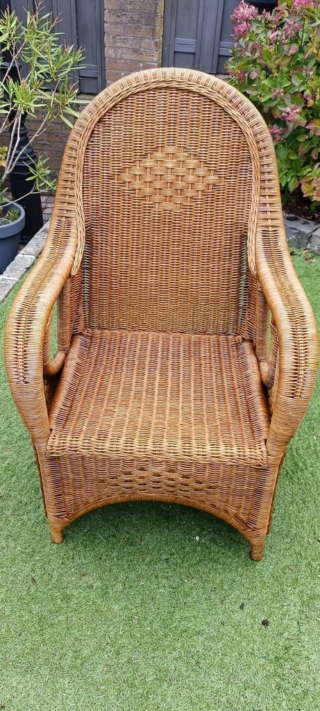 Stevige rieten/rotan stoel in prima staat, Huis en Inrichting, Stoelen, Gebruikt, Bruin, Riet of Rotan, Ophalen of Verzenden