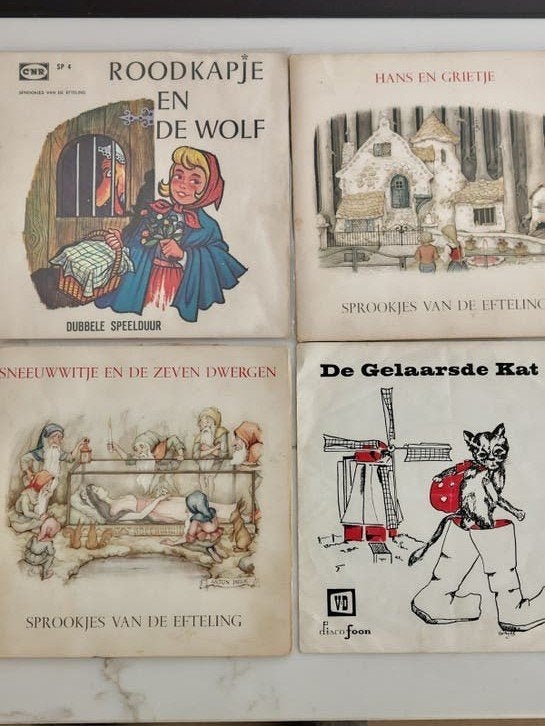 Efteling Sprookjes 45 toeren platen met teksten, Boeken, Ophalen of Verzenden, Gelezen