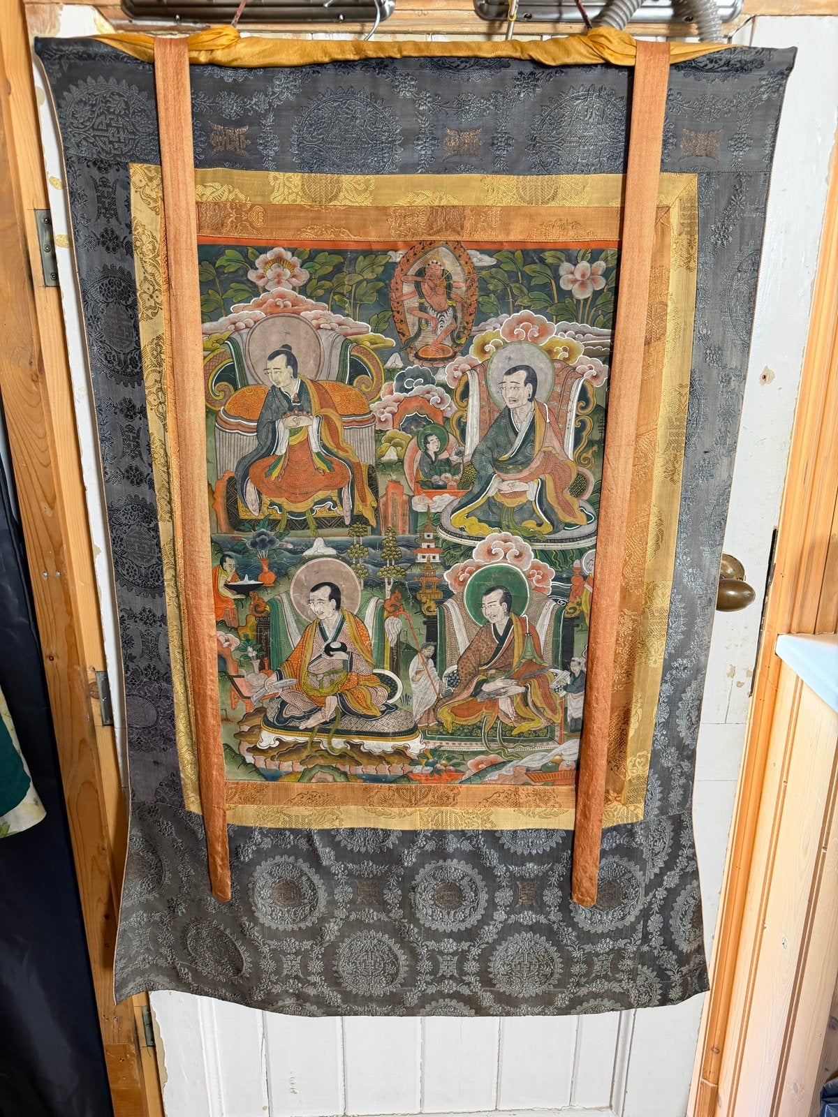 Antieke Tibetaanse Thangka met Boeddhistische figuren, Ophalen