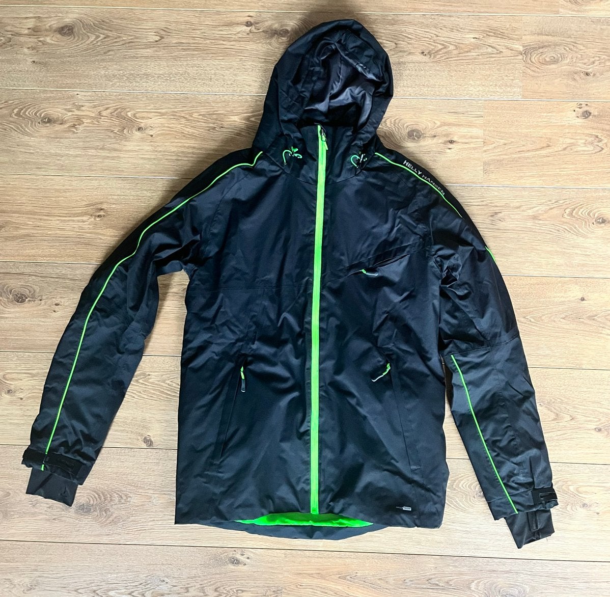 Helly Hansen ski-jas maat L (broek apart verkrijgbaar), Kleding | Dames, Wintersportkleding, Ophalen of Verzenden, Zo goed als nieuw