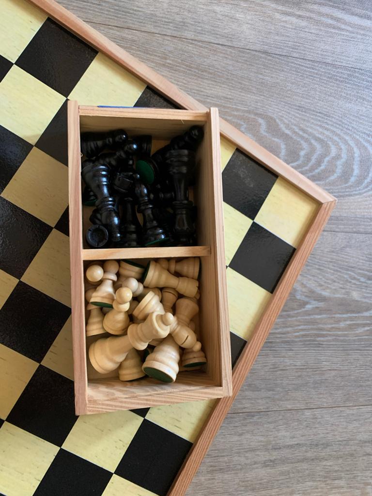 Houten schaakspel met opbergdoos, Hobby en Vrije tijd, Gezelschapsspellen | Bordspellen, Een of twee spelers, Ophalen, Zo goed als nieuw
