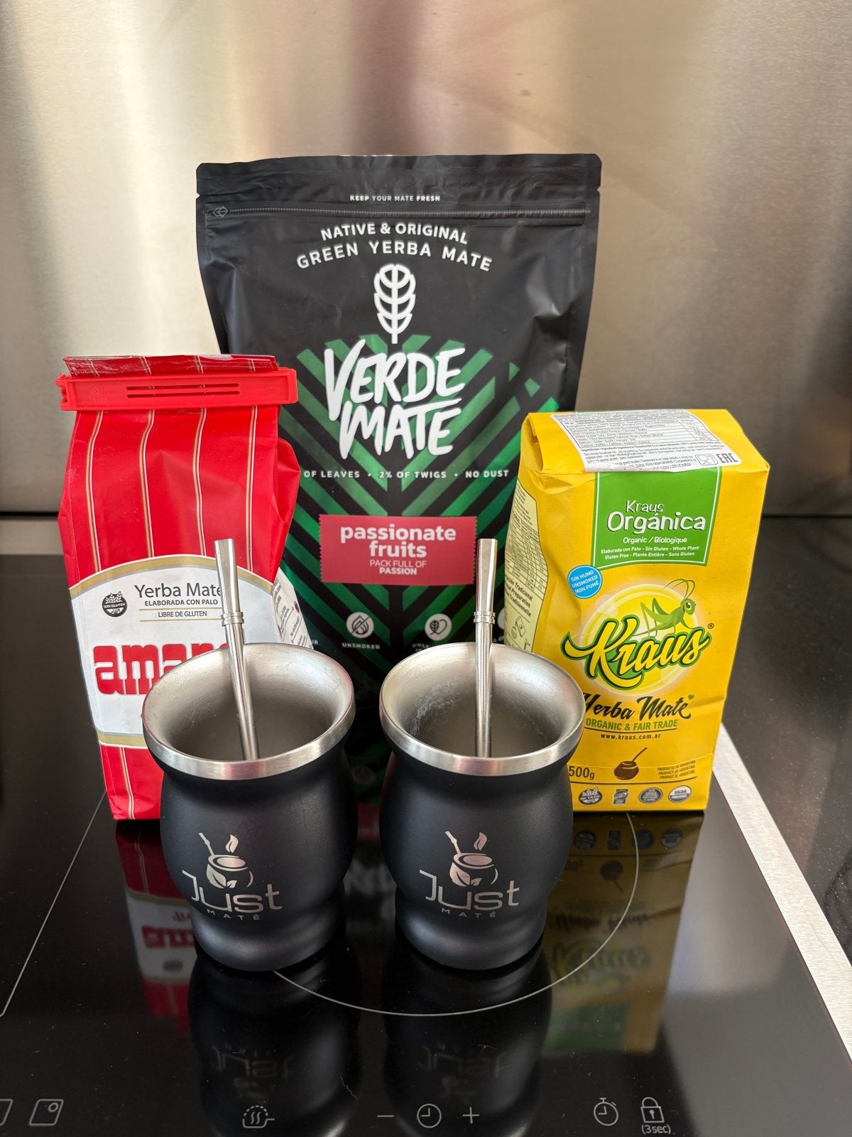 Mate thee set met 2 kalebassen en 3 soorten Yerba Mate, Overige typen, Ophalen of Verzenden, Zo goed als nieuw, Zwart