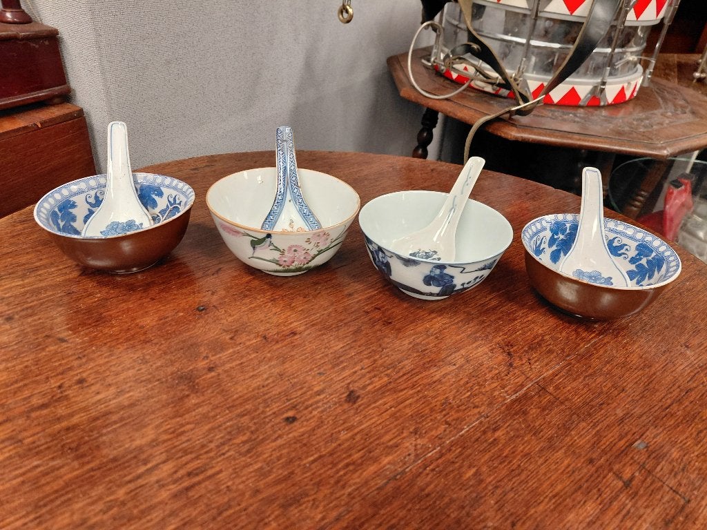 4 Chinese soepkommen + lepels., Verzenden
