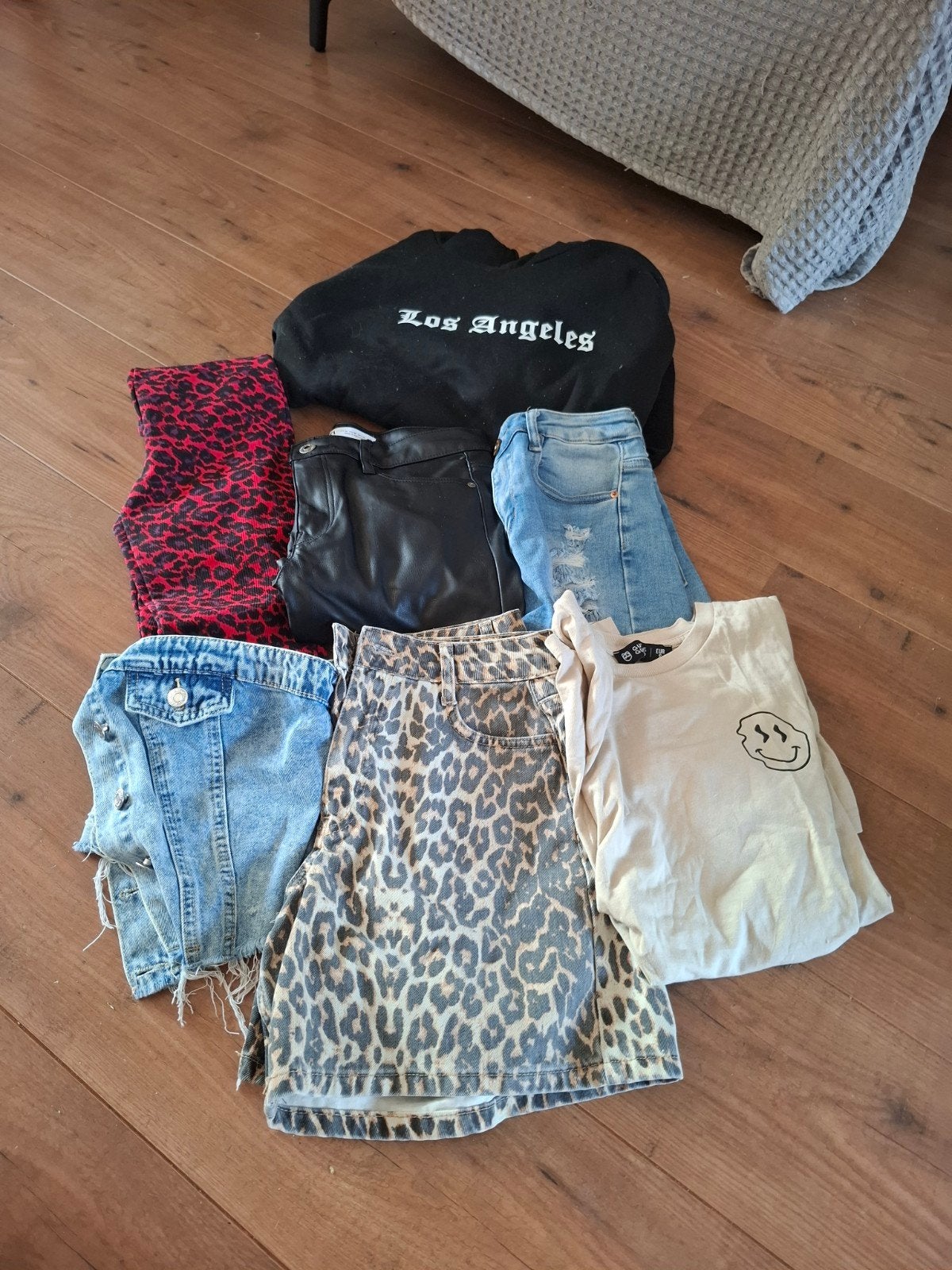 Kledingpakket: Hoody, T-shirt, Shorts en Broeken, Ophalen of Verzenden, Maat 36 (S)