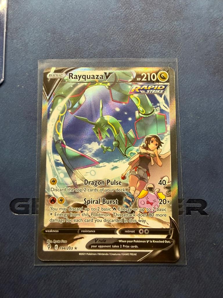 Rayquaza V 194/203 Pokemon kaart, Ophalen of Verzenden, Zo goed als nieuw