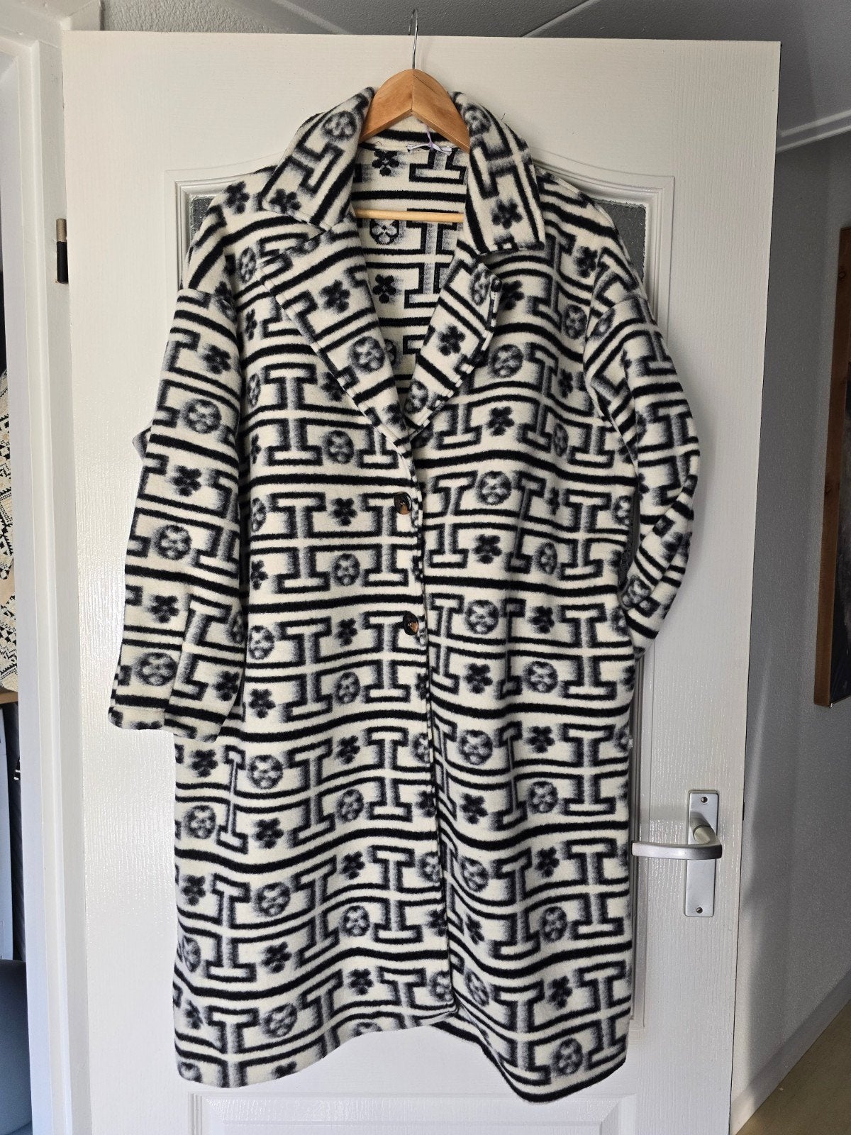 nieuwe jas/mantel zwart offwhite 42 44 46, Ophalen of Verzenden, Nieuw, Maat 42/44 (L), Zwart
