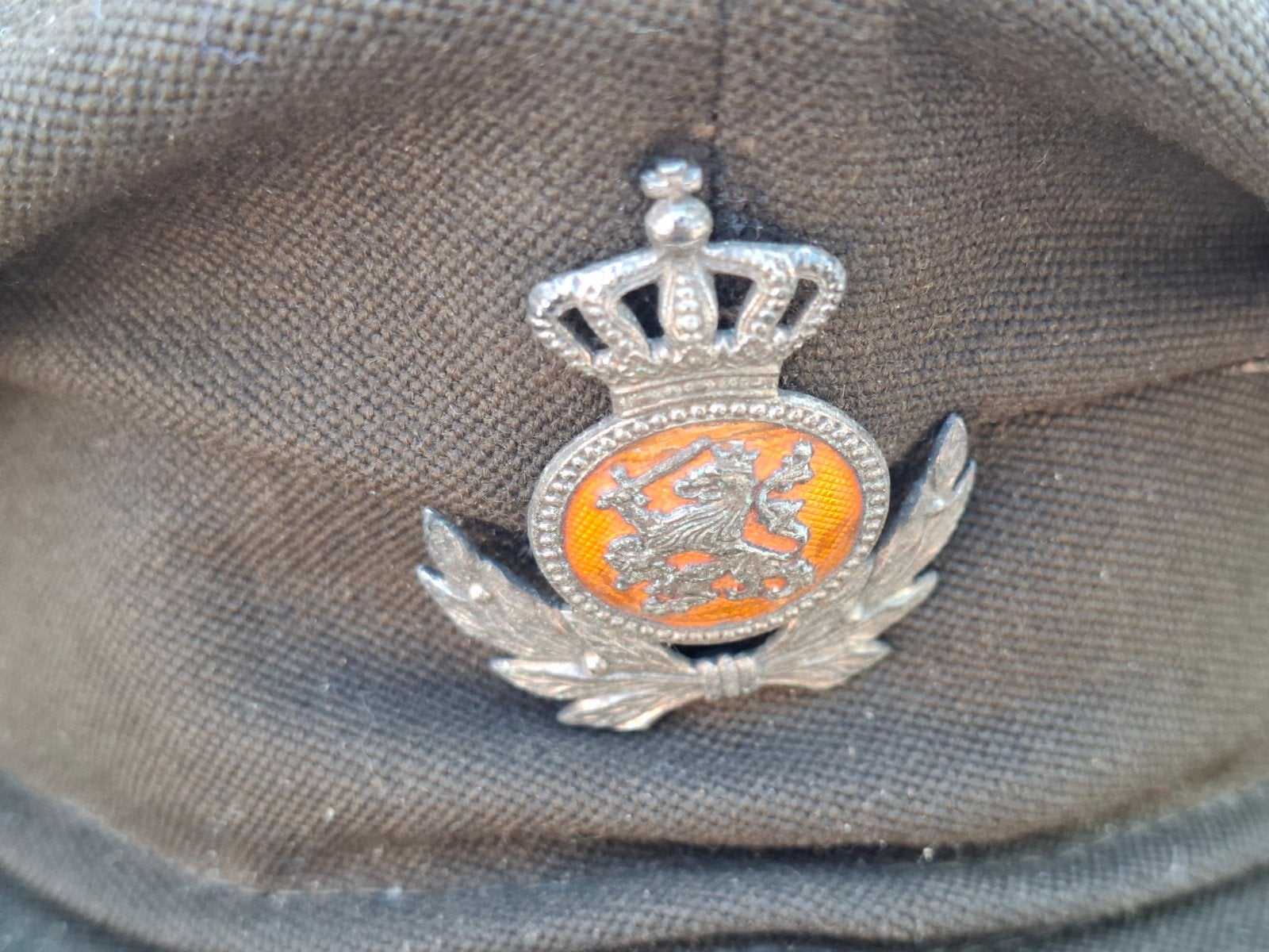 Vintage Militair Hoofddeksel met Embleem - Jaren '60, Verzenden, Landmacht, Nederland, Kleding of Schoenen