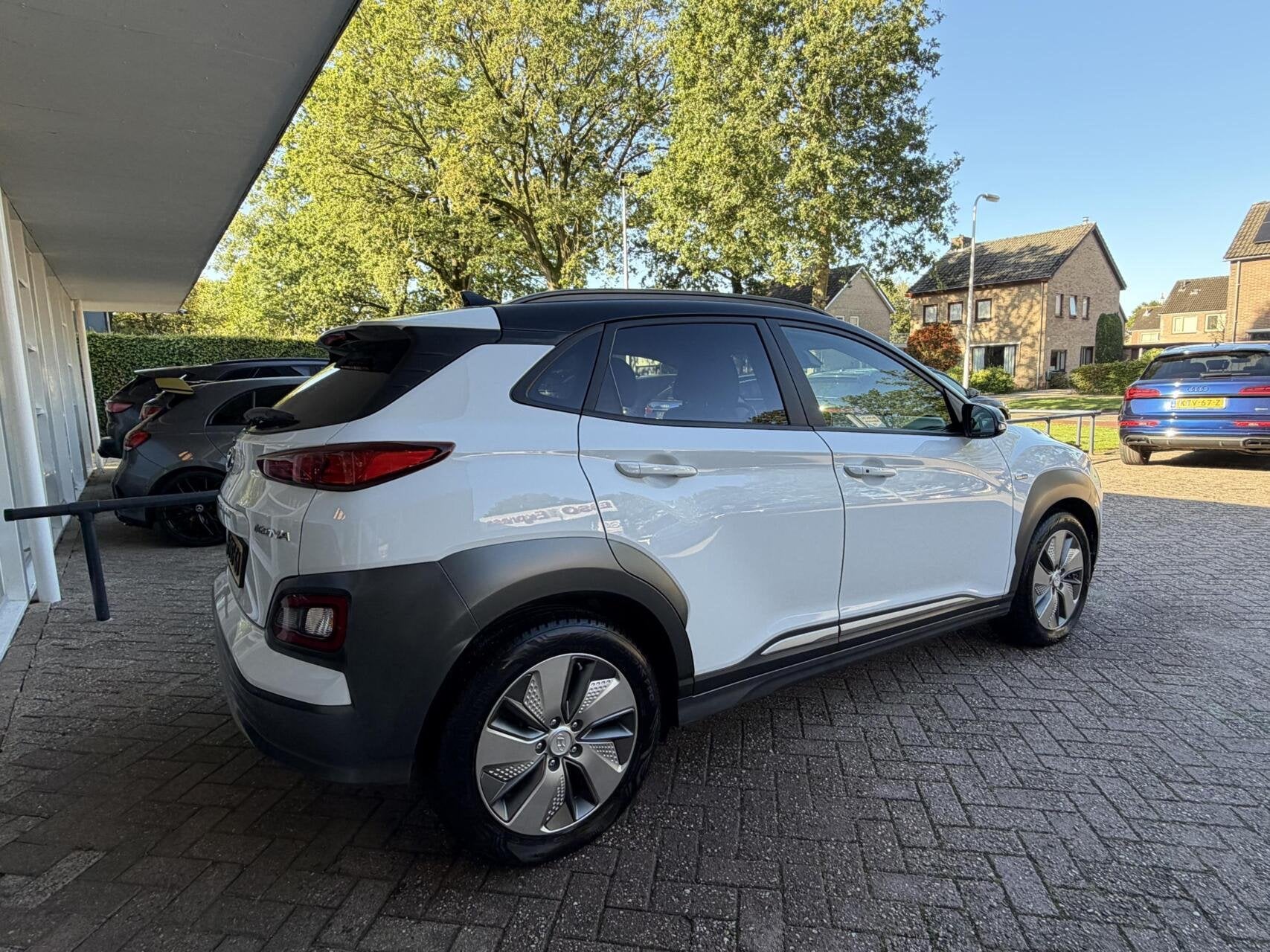 Hyundai Kona EV Premium 64 kWh Camera, Carplay, Climat.., Auto's, Gebruikt, Met garantie (alle), Wit, 64 kWh