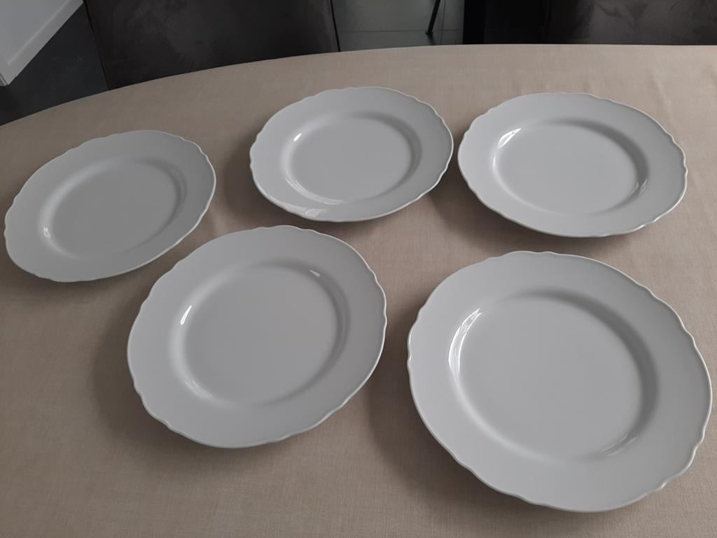 Borden wit van ikea, Huis en Inrichting, Keuken | Servies, Ophalen of Verzenden, Porselein, Overige stijlen, Bord(en)