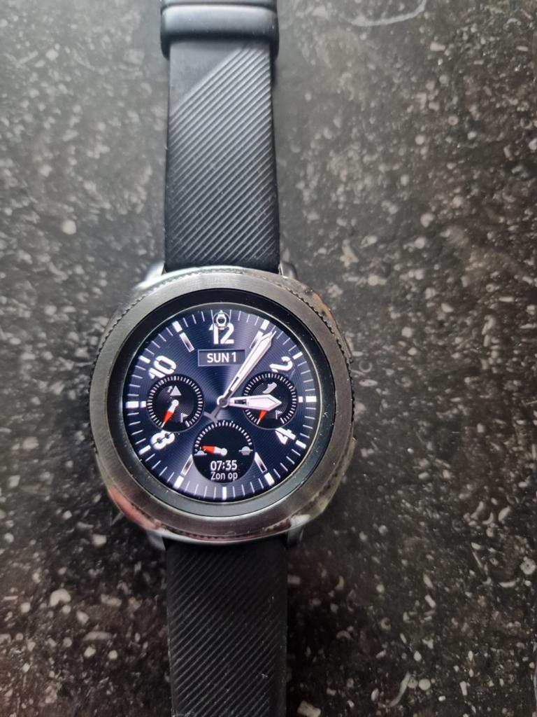 Te koop samsung gear sport, Sieraden, Tassen en Uiterlijk, Smartwatches, Zwart, Samsung ⌚️, Ophalen of Verzenden, Zo goed als nieuw