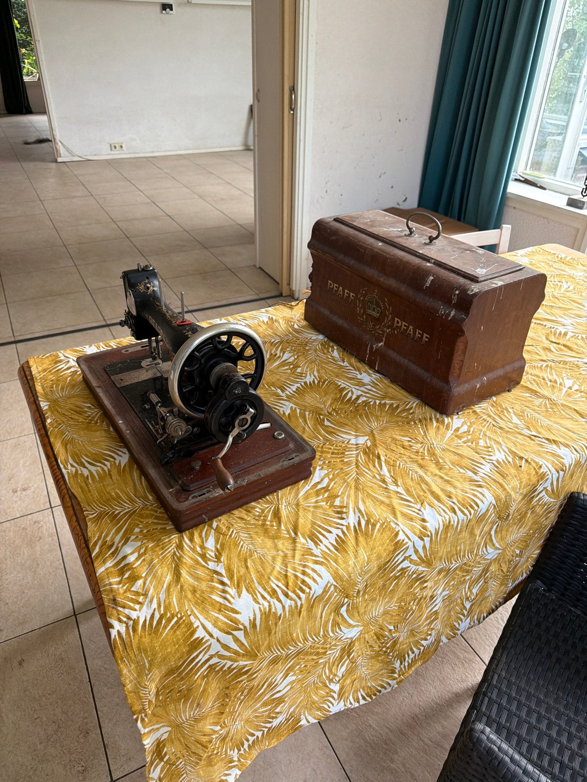 Antieke Pfaff Naaimachine met Houten Koffer, Ophalen