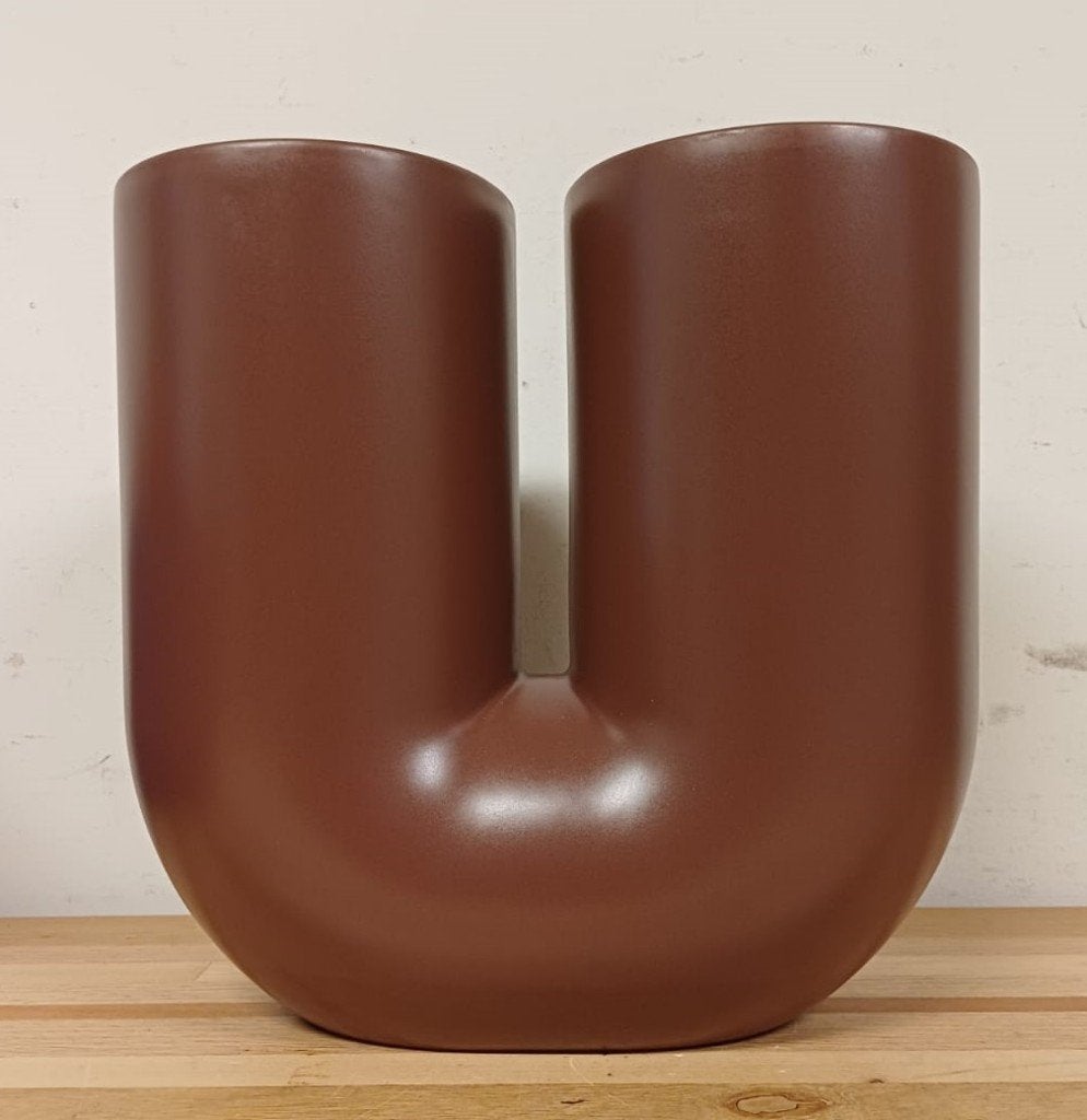 Muuto Kink vaas - diep rood - nieuwstaat, Overige materialen, Nieuw, 27 cm, Ophalen of Verzenden