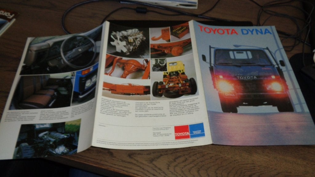 Folder TOYOTA DYNA, Boeken, Verzenden, Zo goed als nieuw, Toyota