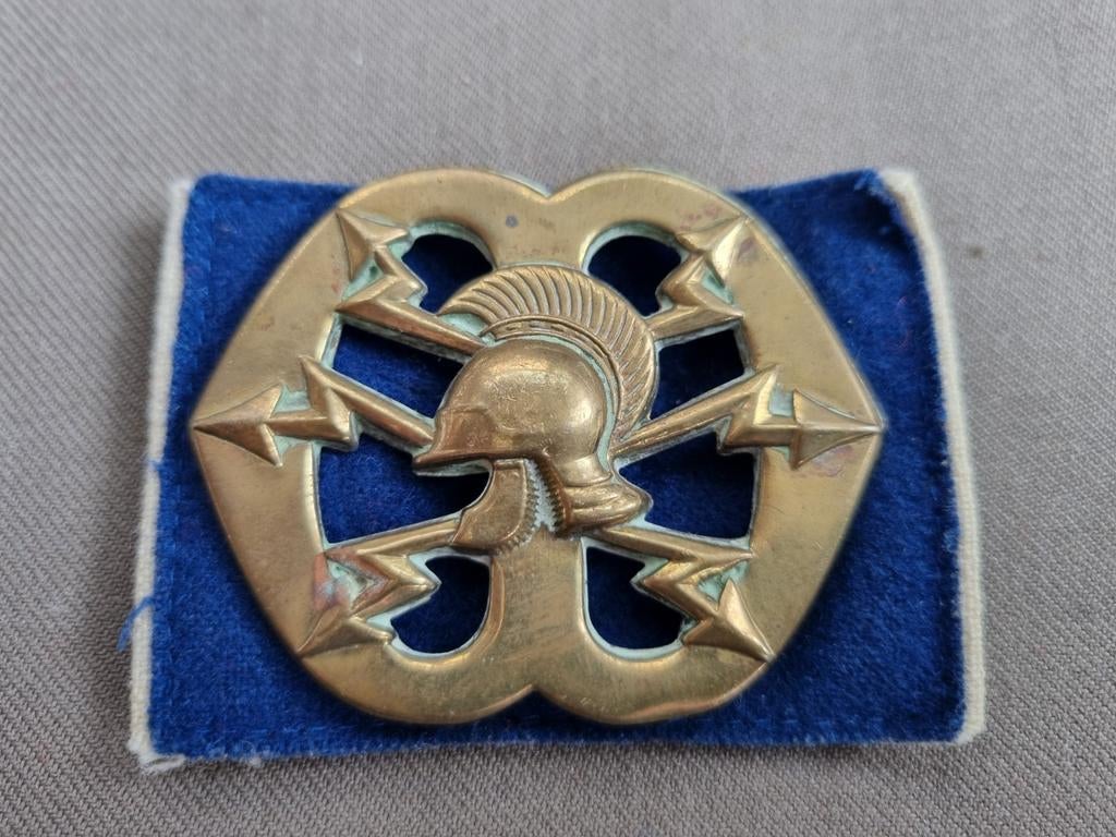 Oud baretembleem Regiment Verbindingstroepen (oogjes), Verzamelen, Militaria | Algemeen, Ophalen of Verzenden, Landmacht, Nederland