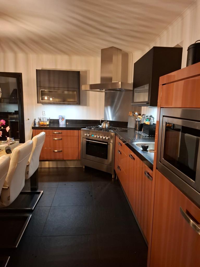 Moderne hoogglans keuken met RVS apparatuur, Ophalen, Gebruikt, Overige kleuren, Hoekkeuken