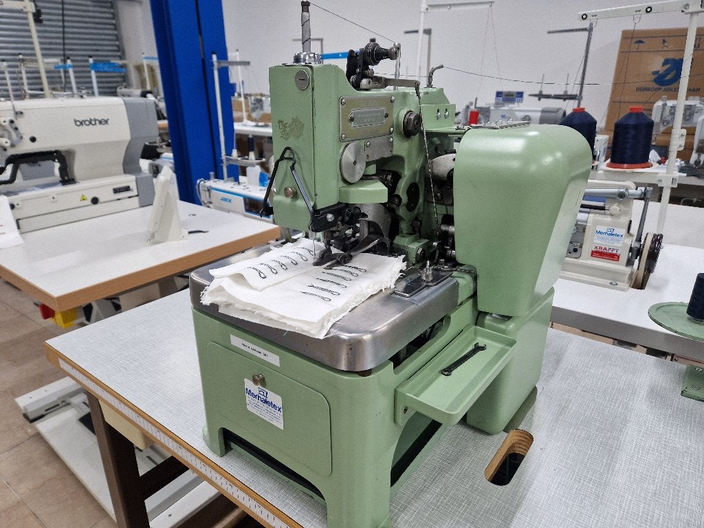 reece 101 oogknoopgaten machine zo goed als nieuw 4, Zo goed als nieuw, Lockmachine, Industrieel, Ophalen