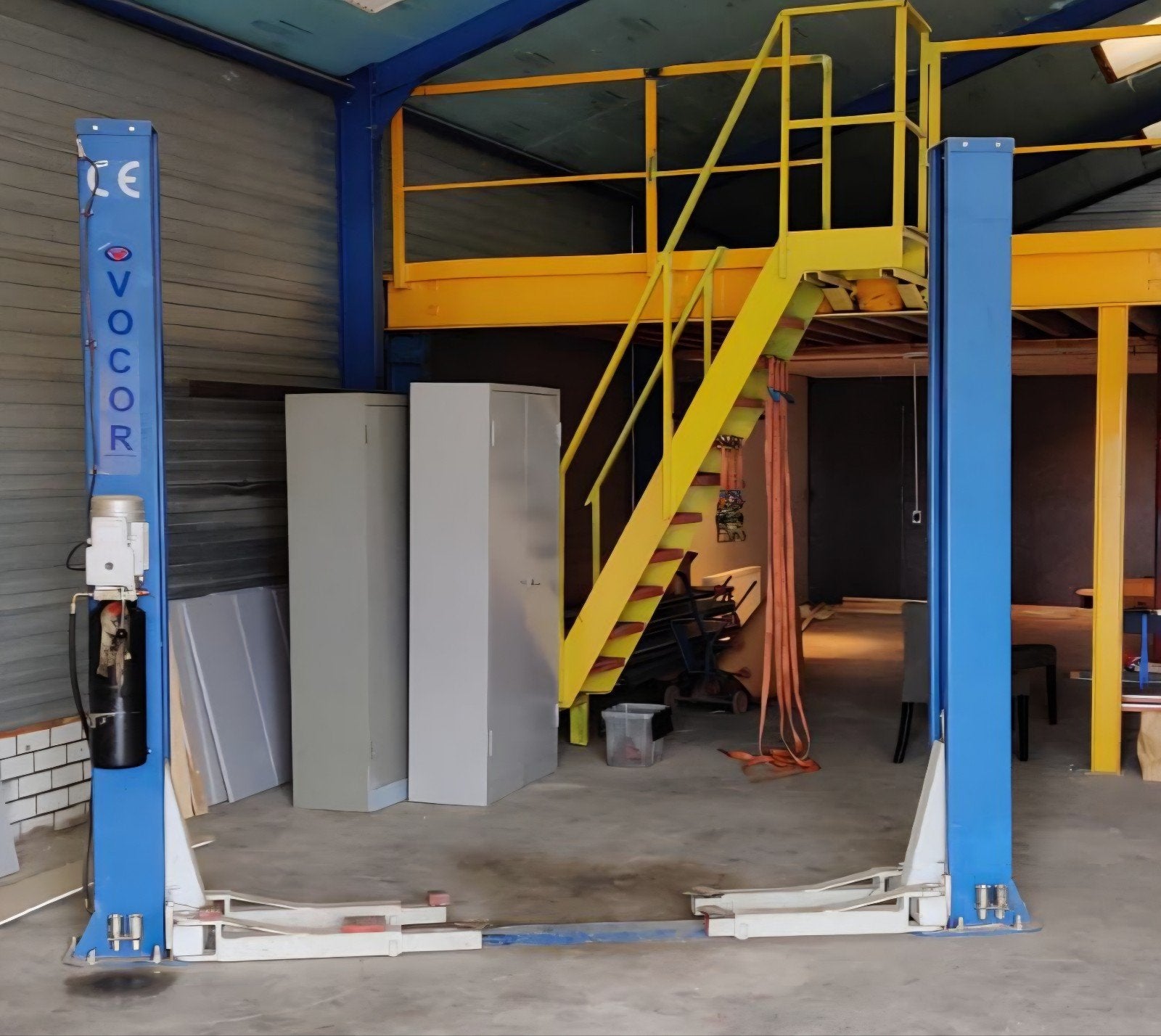 Goedwerkende 2-koloms hefbrug 2.5 ton met ankerbenodigdheden, Auto diversen, Autogereedschap, Ophalen