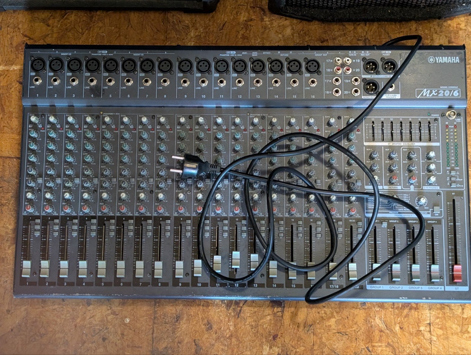 Yamaha MX20/6 16-kanaals mengtafel, Ophalen, Gebruikt, 10 tot 20 kanalen, Microfooningang