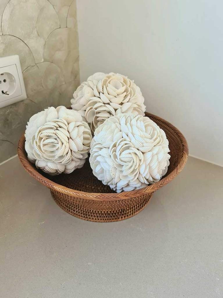 Schelpen decoratie bol 4 wit uit Bali, Huis en Inrichting, Woonaccessoires | Overige, Boho, Ophalen of Verzenden, Natuurlijk materiaal