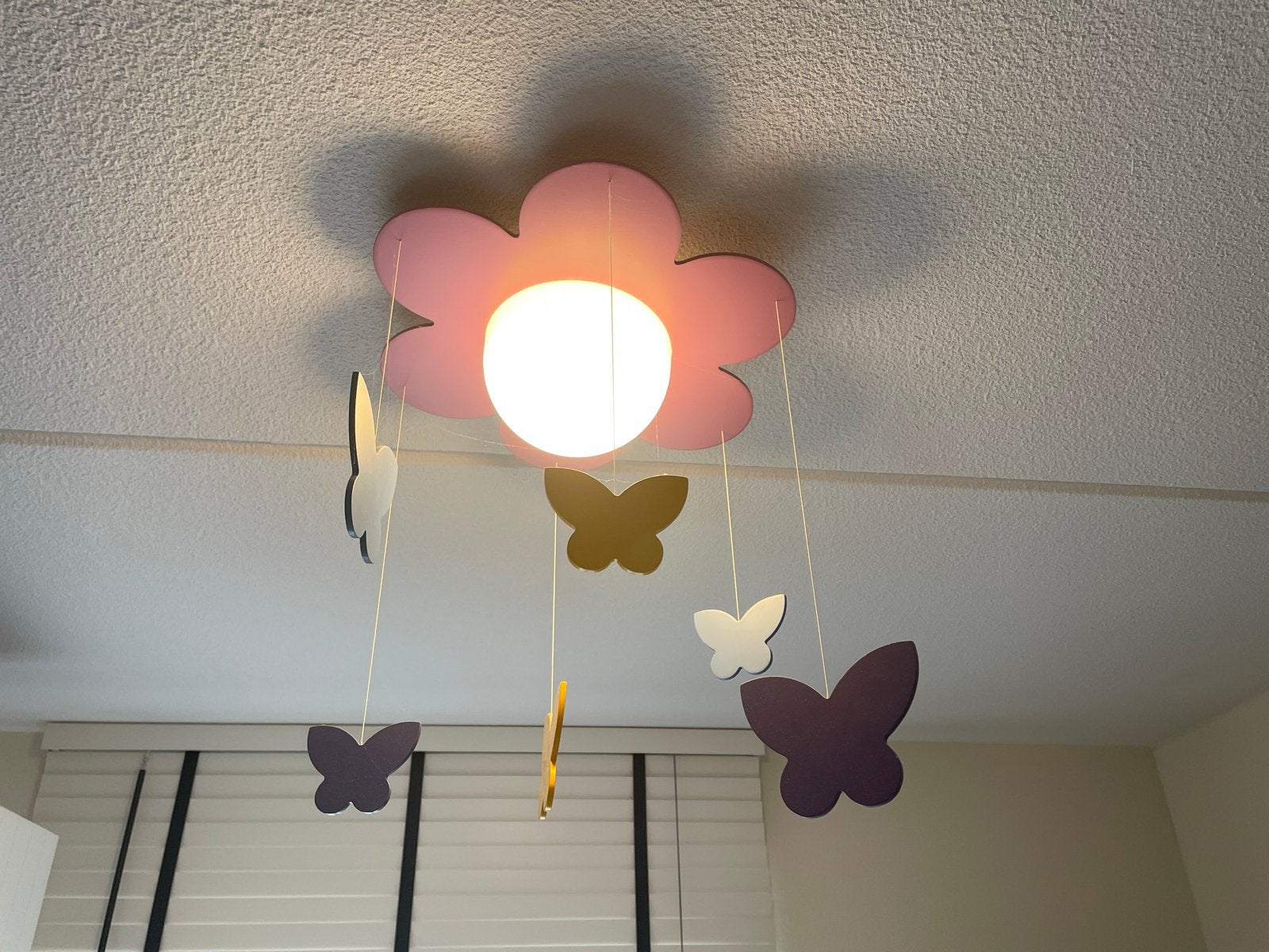 Kinderlamp Bloem met Vlinders Plafondlamp, Ophalen of Verzenden, Gebruikt, Glas, E27 (groot)