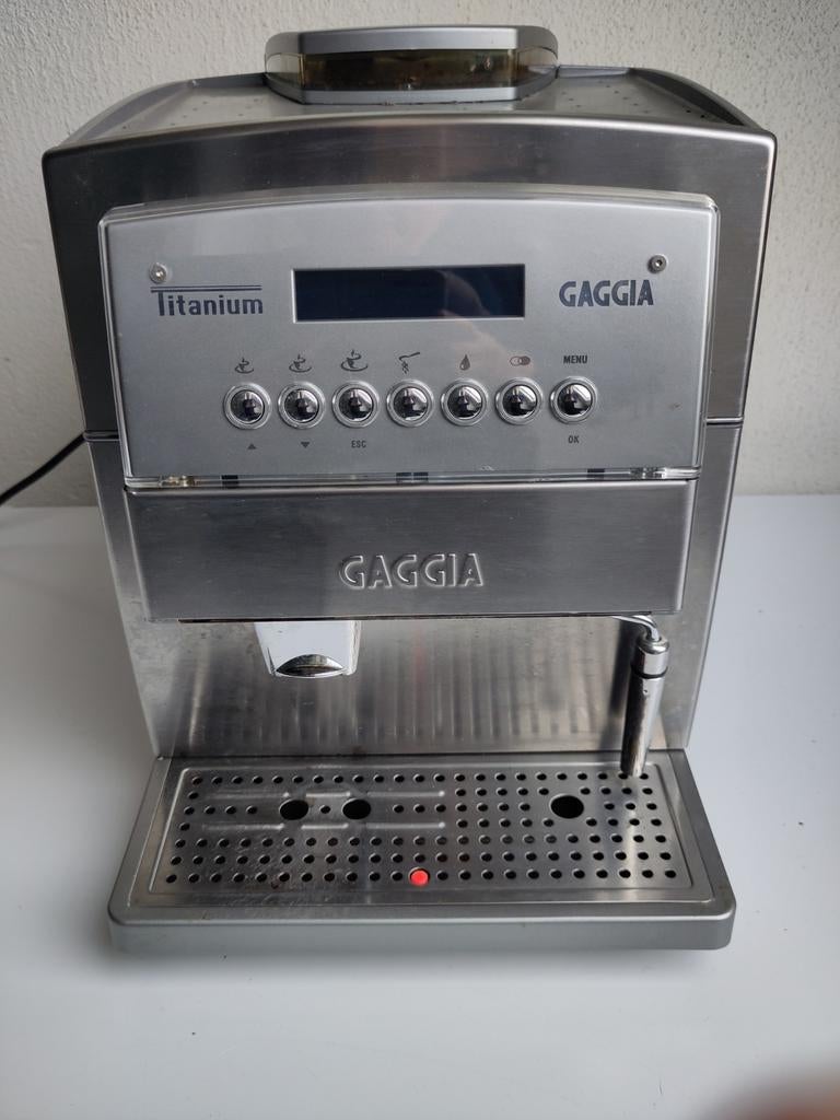 Gaggia Titanium volautomatische espressomachine, Gebruikt, Espresso apparaat, 2 tot 4 kopjes, Afneembaar waterreservoir