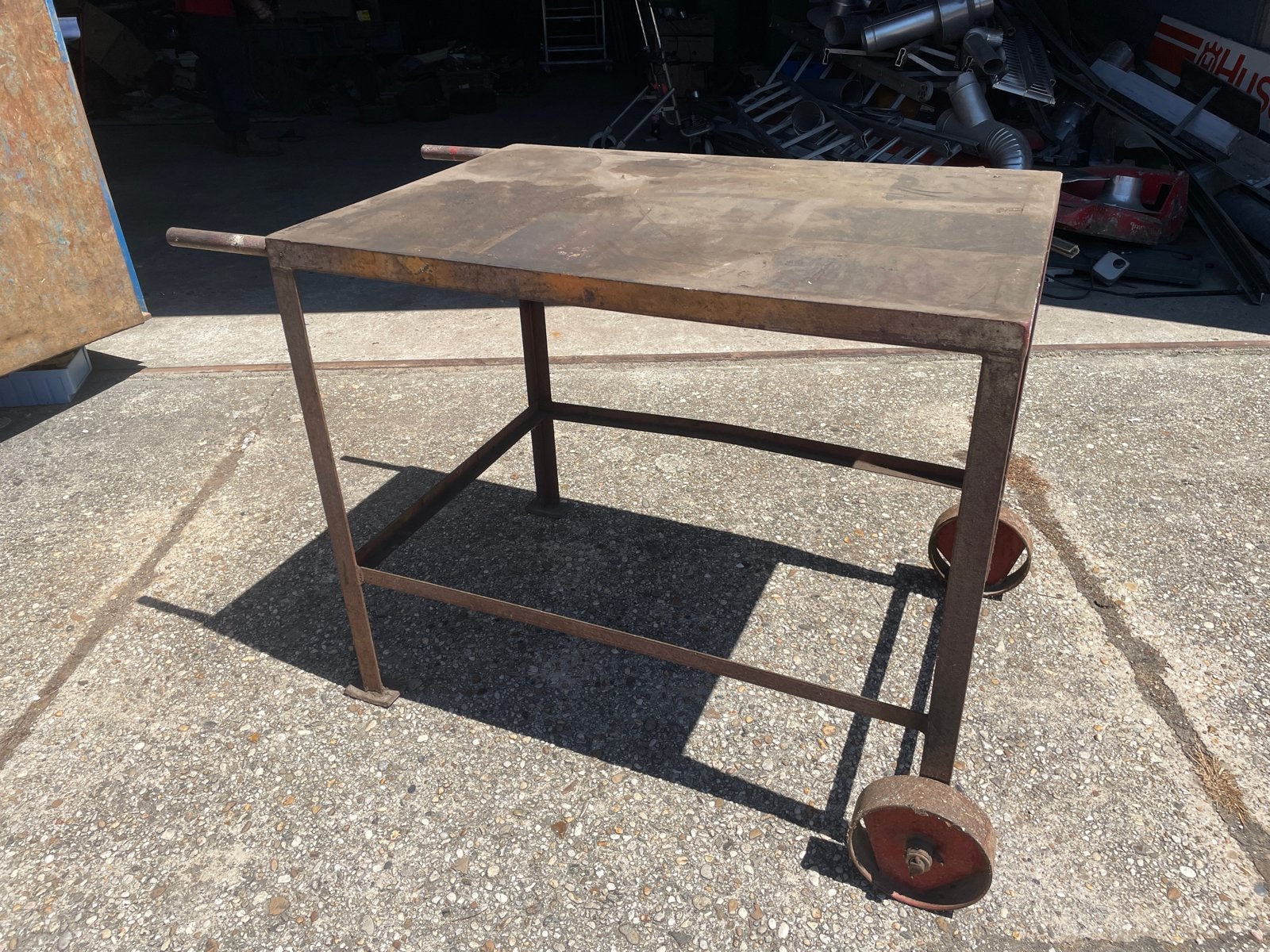 Robuuste werkbank/lastafel op wielen - werkplaats/tuin, Doe-het-zelf en Verbouw, Werkbanken, Ophalen, Gebruikt, 70 tot 120 cm