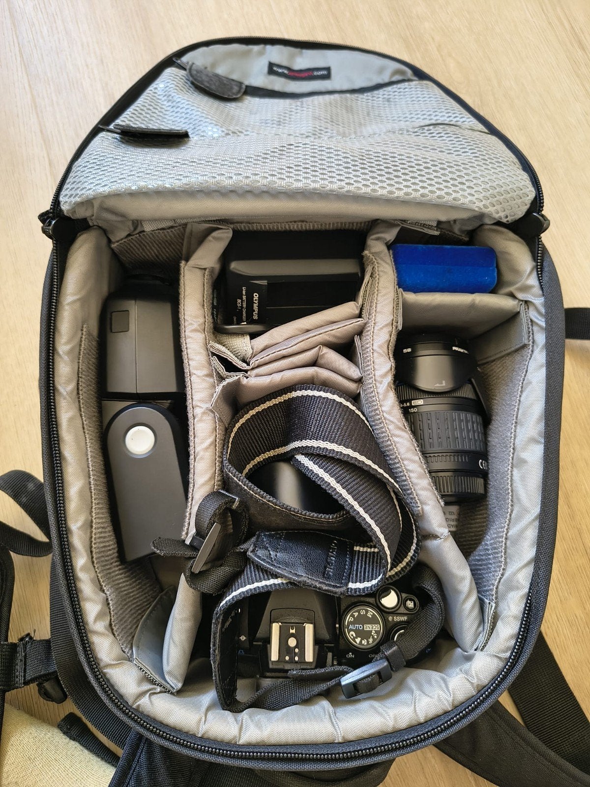 Olympus E-420 DSLR Camera Kit met Accessoires, Camera, Ophalen, Zo goed als nieuw