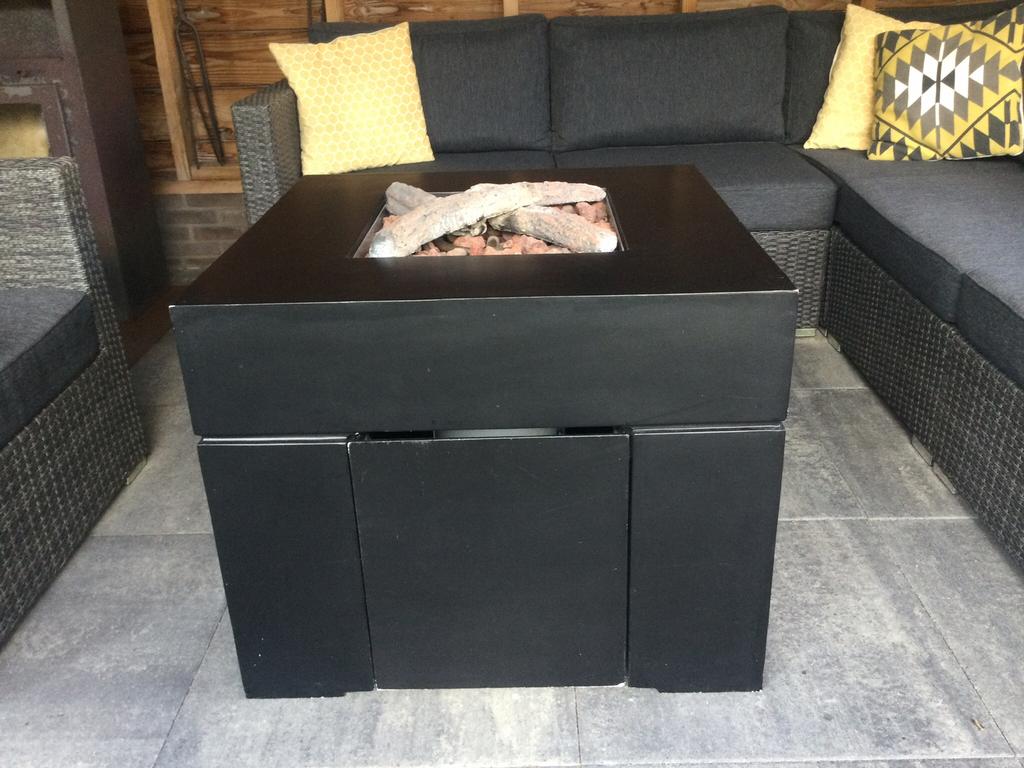 Mooie nette vuurtafel op gas , aut ontsteking  regelbaar., Ophalen, Zo goed als nieuw