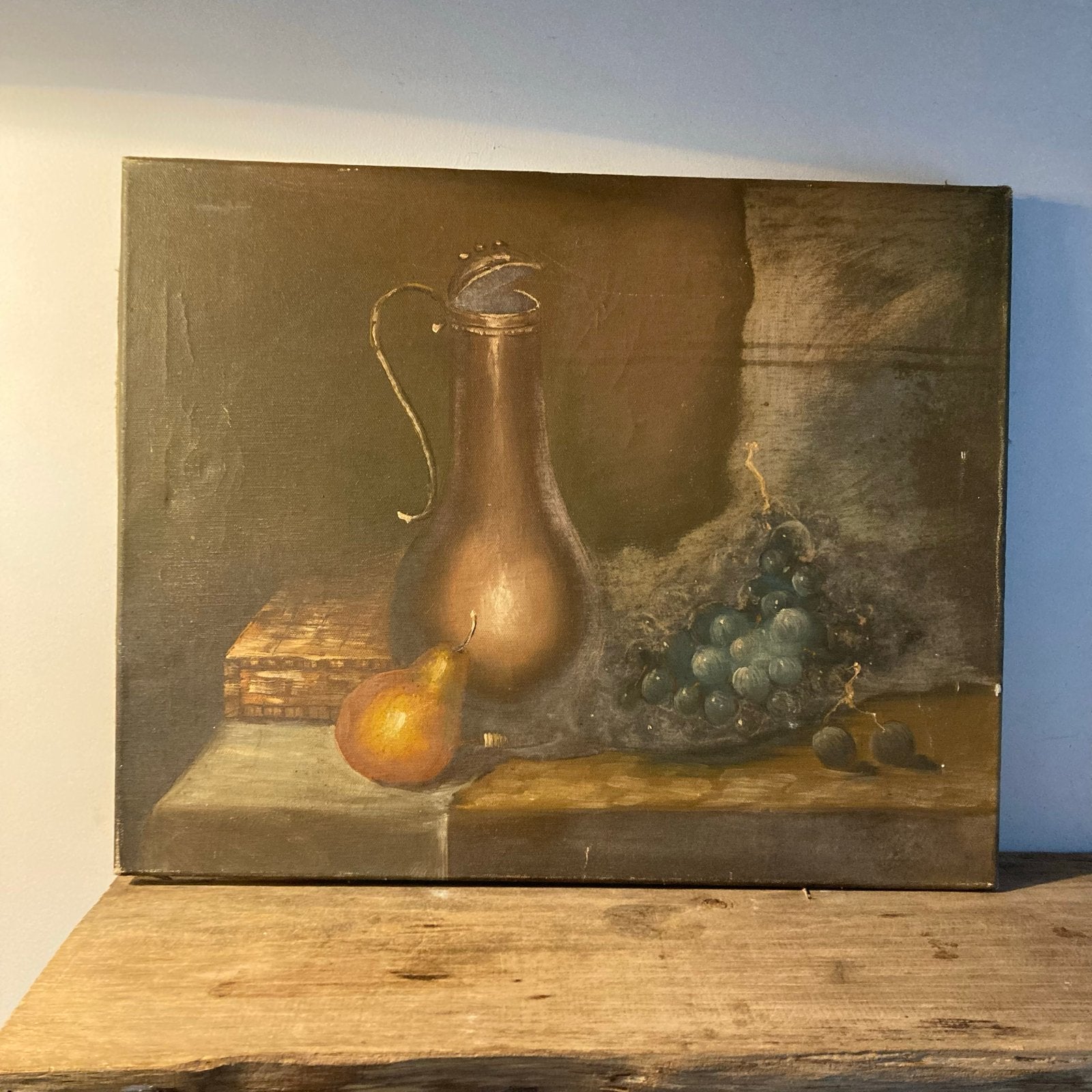 Oud stilleven schilderij op doek - kan, peer en druiven, Ophalen of Verzenden