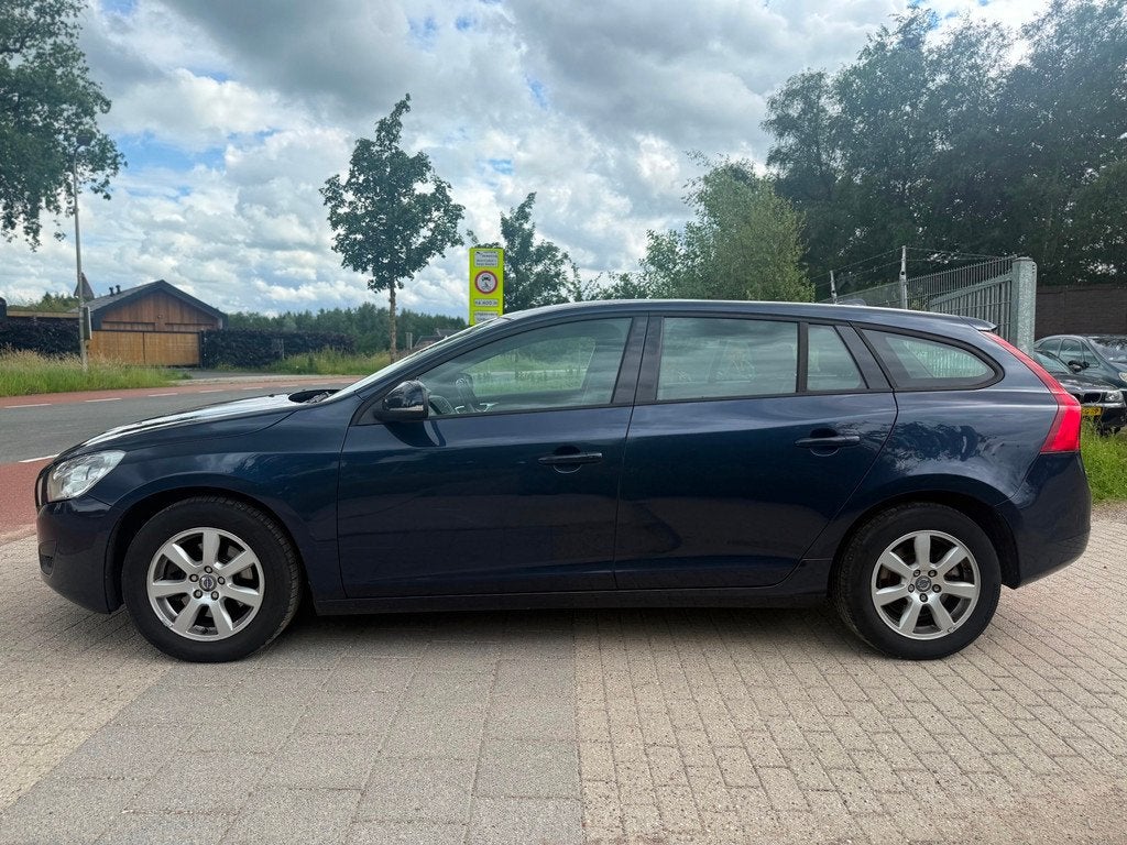 Volvo V60 1.6 T3 Kinetic Airco Cruise Navi Psensor, Voorwielaandrijving, 15 km/l, Gebruikt, 4 cilinders