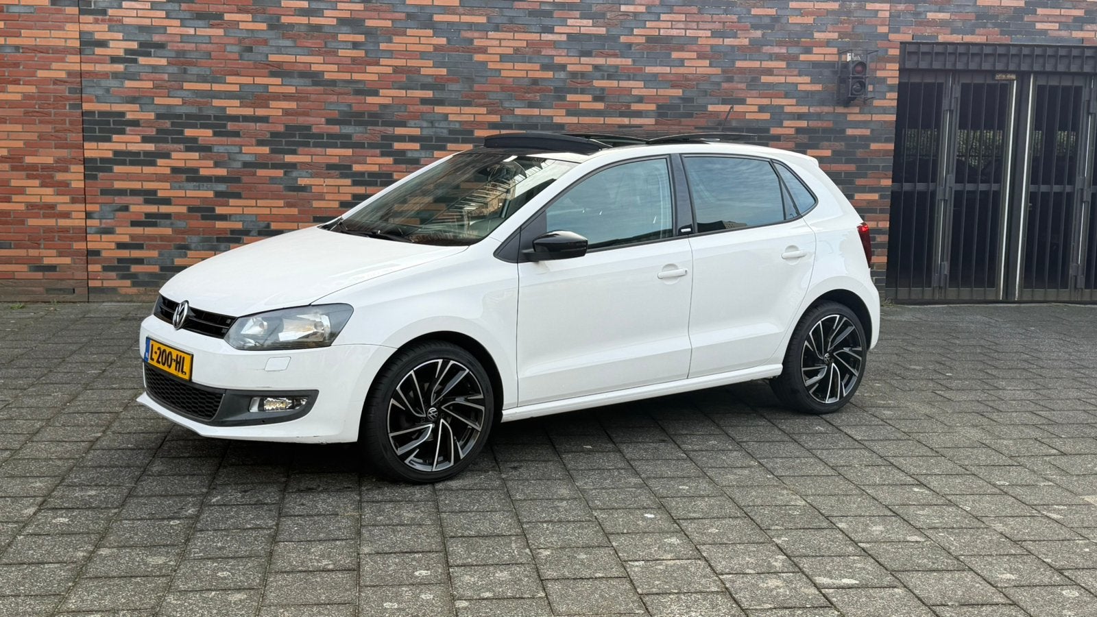 Volkswagen Polo 1.2 Style/NAFI/AIRCO/PANO/STOELVERWARMING, Voorwielaandrijving, Dealer onderhouden, 967 kg, 40 €/maand